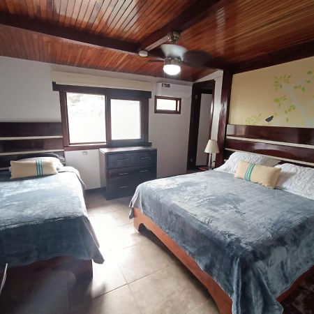 The Wooden House Hotel Puerto Villamil Exterior foto