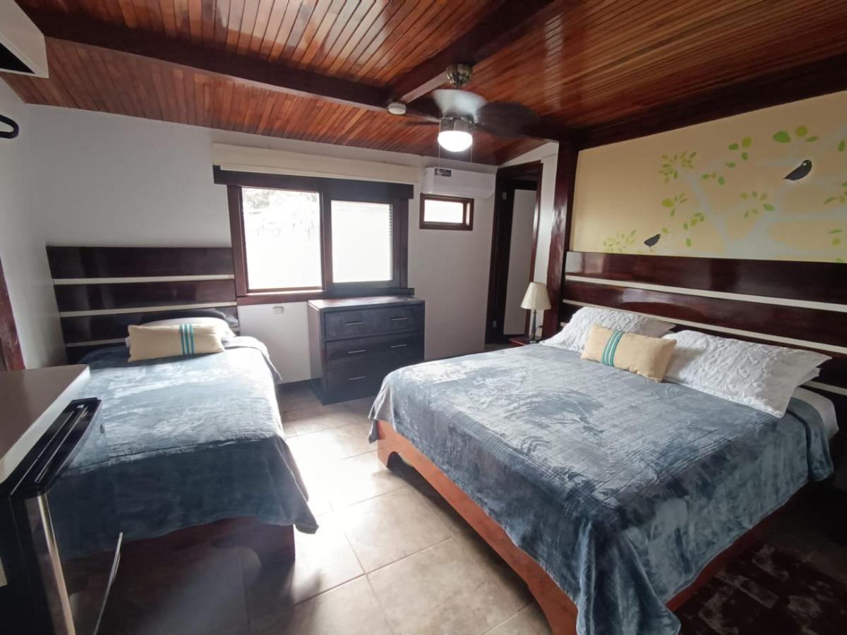 The Wooden House Hotel Puerto Villamil Exterior foto