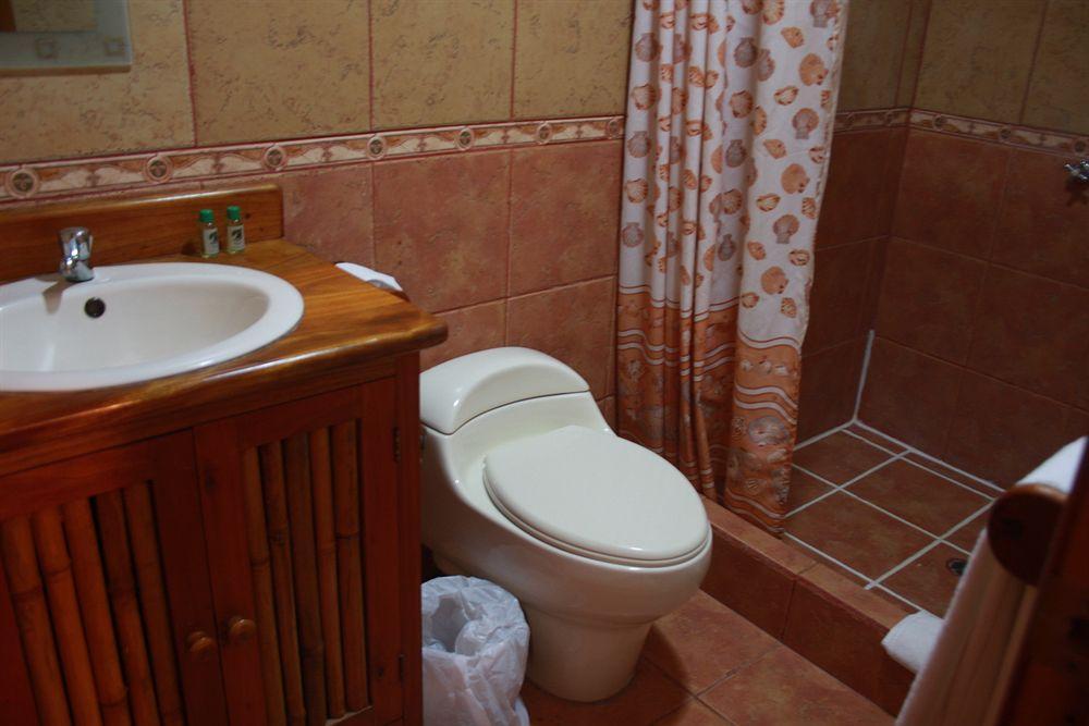 The Wooden House Hotel Puerto Villamil Exterior foto