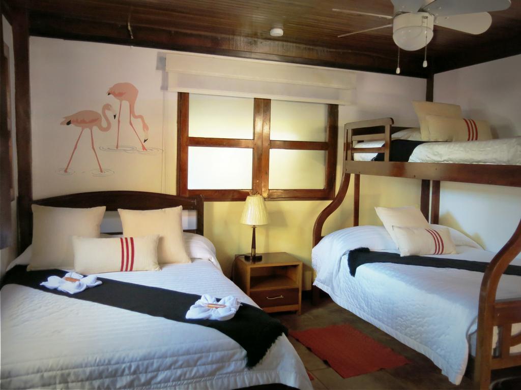 The Wooden House Hotel Puerto Villamil Exterior foto