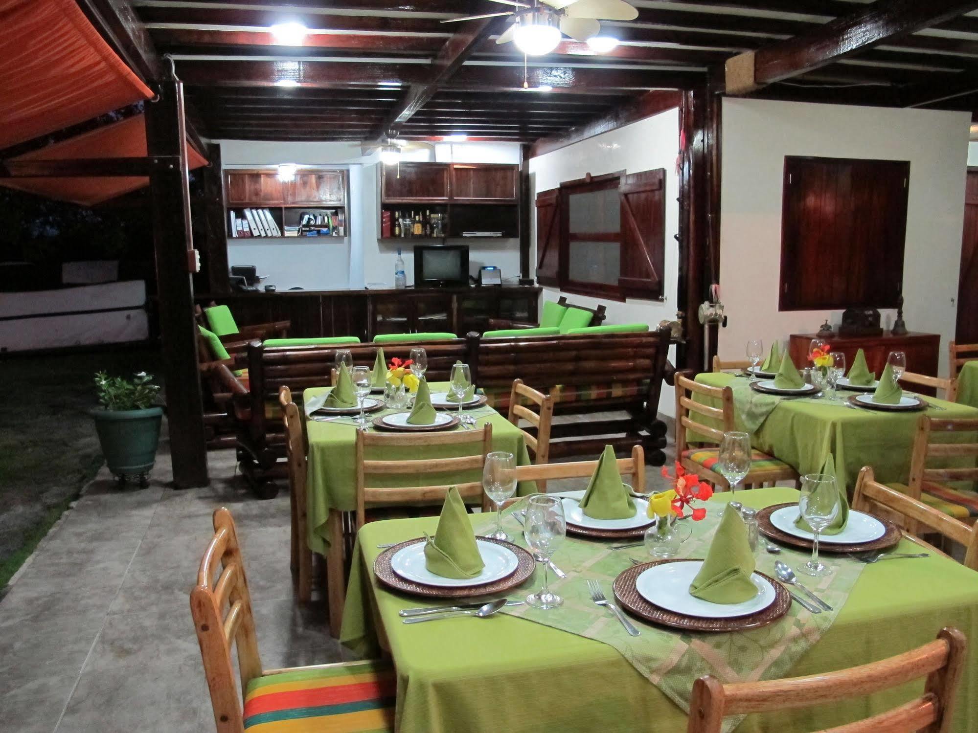 The Wooden House Hotel Puerto Villamil Exterior foto