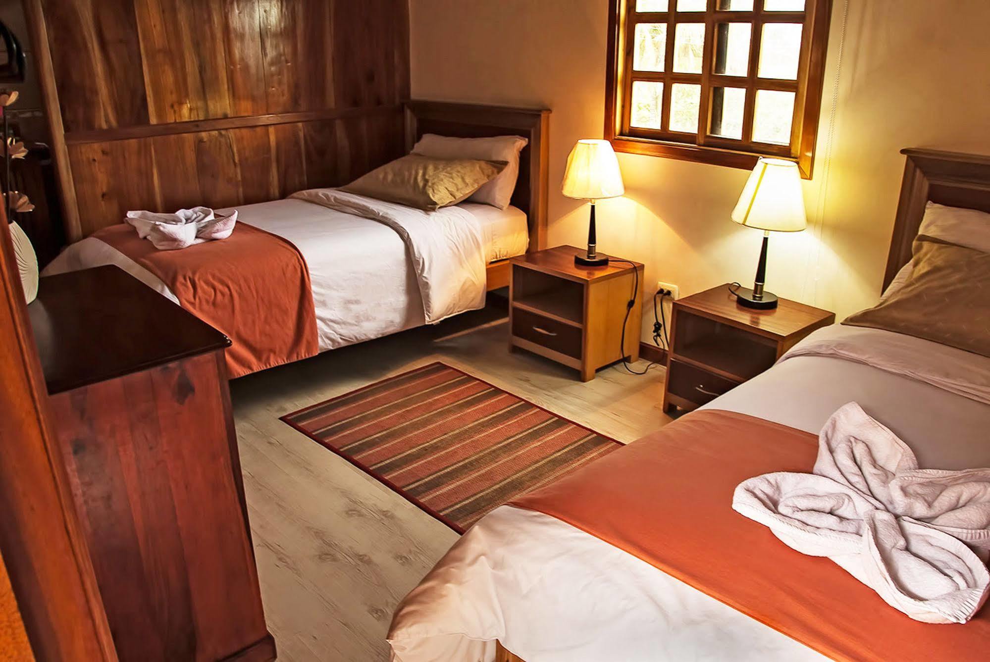 The Wooden House Hotel Puerto Villamil Exterior foto